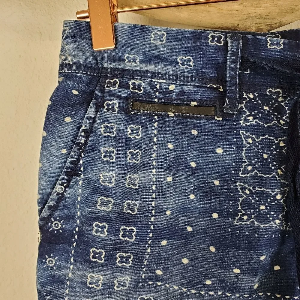 Chip foster bandana print drawstring dolphin short